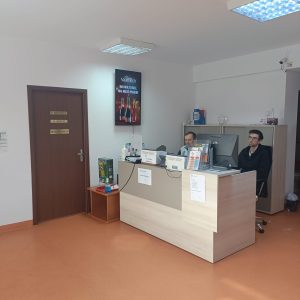 Reteaua-Digitala-Indoor-DOOH-Eridan-Microclinica-Aviatiei-Receptie-2-3